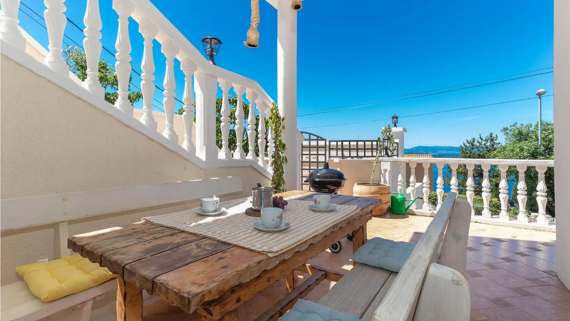 Gorgeous Apartment In Dramalj With House Sea View