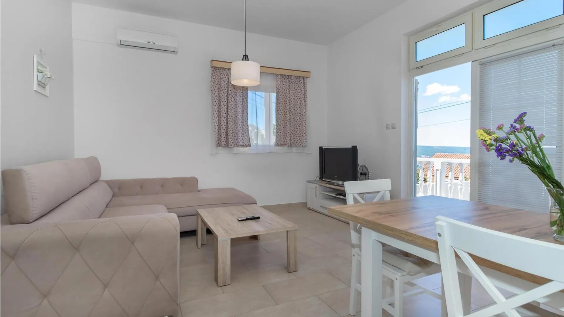 Gorgeous Apartment In Dramalj With House Sea View
