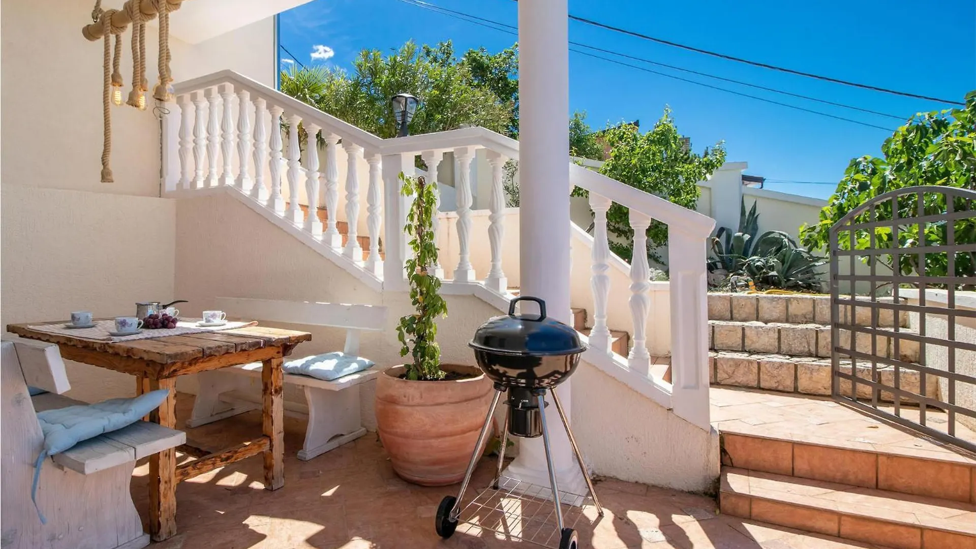 Gorgeous Apartment In Dramalj With House Sea View Croazia