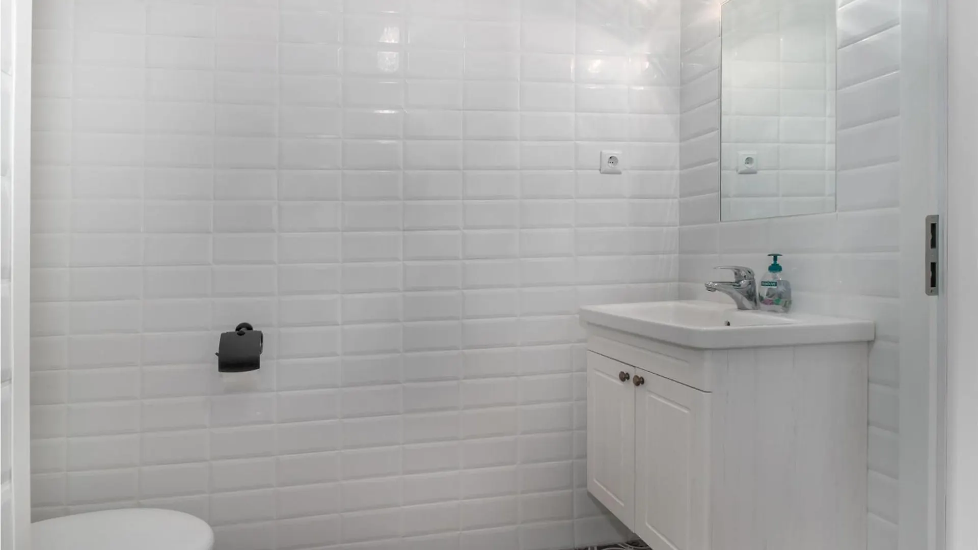 Gorgeous Apartment In Dramalj With House Sea View